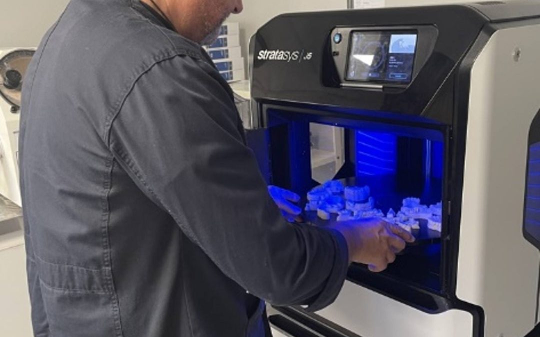 Améliorer la précision des pièces dentaires grâce à la J5 DentaJet de Stratasys